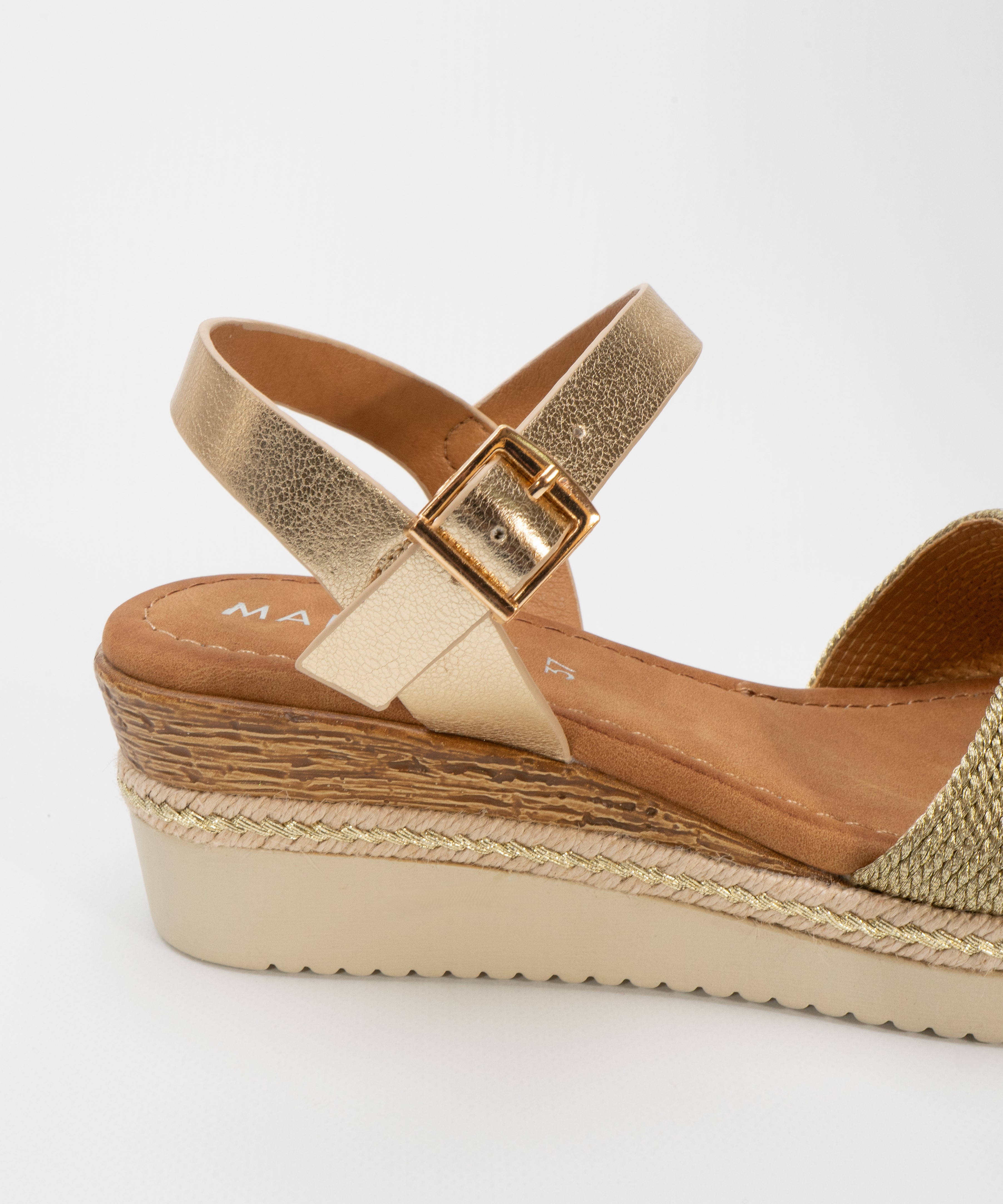 Sandalias cuña bordadas image number null